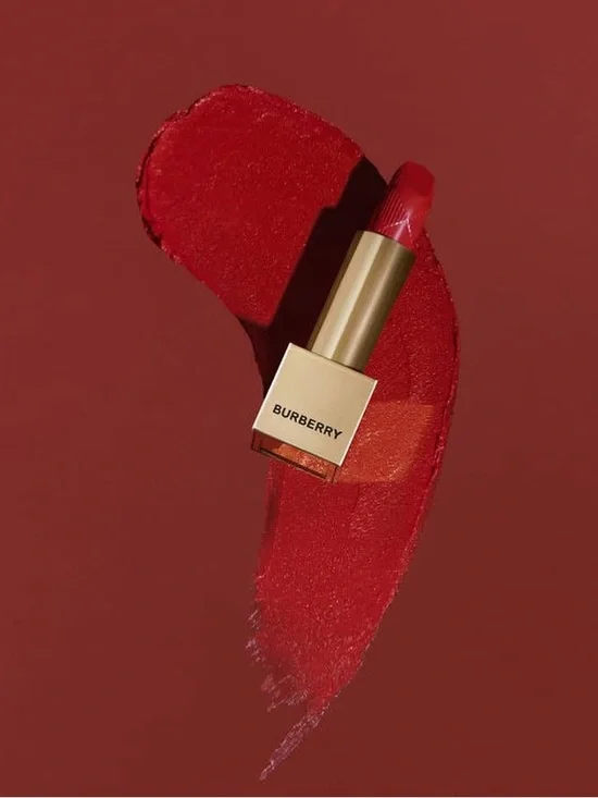 Burberry Kisses Lipstick in Matte Military Red 109 - Limited Edition - Picture 4 of 6